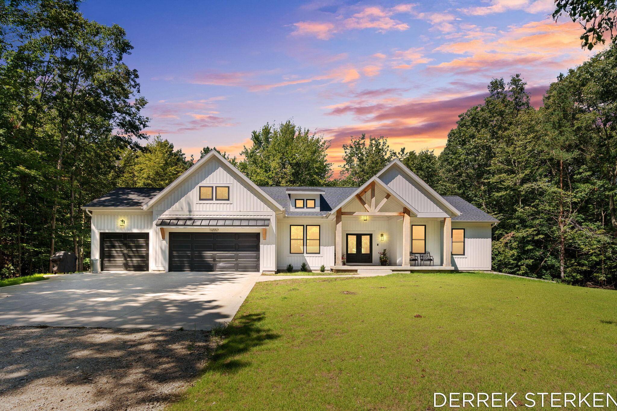 West Olive, MI 49460,16557 Sheldon Sands CT