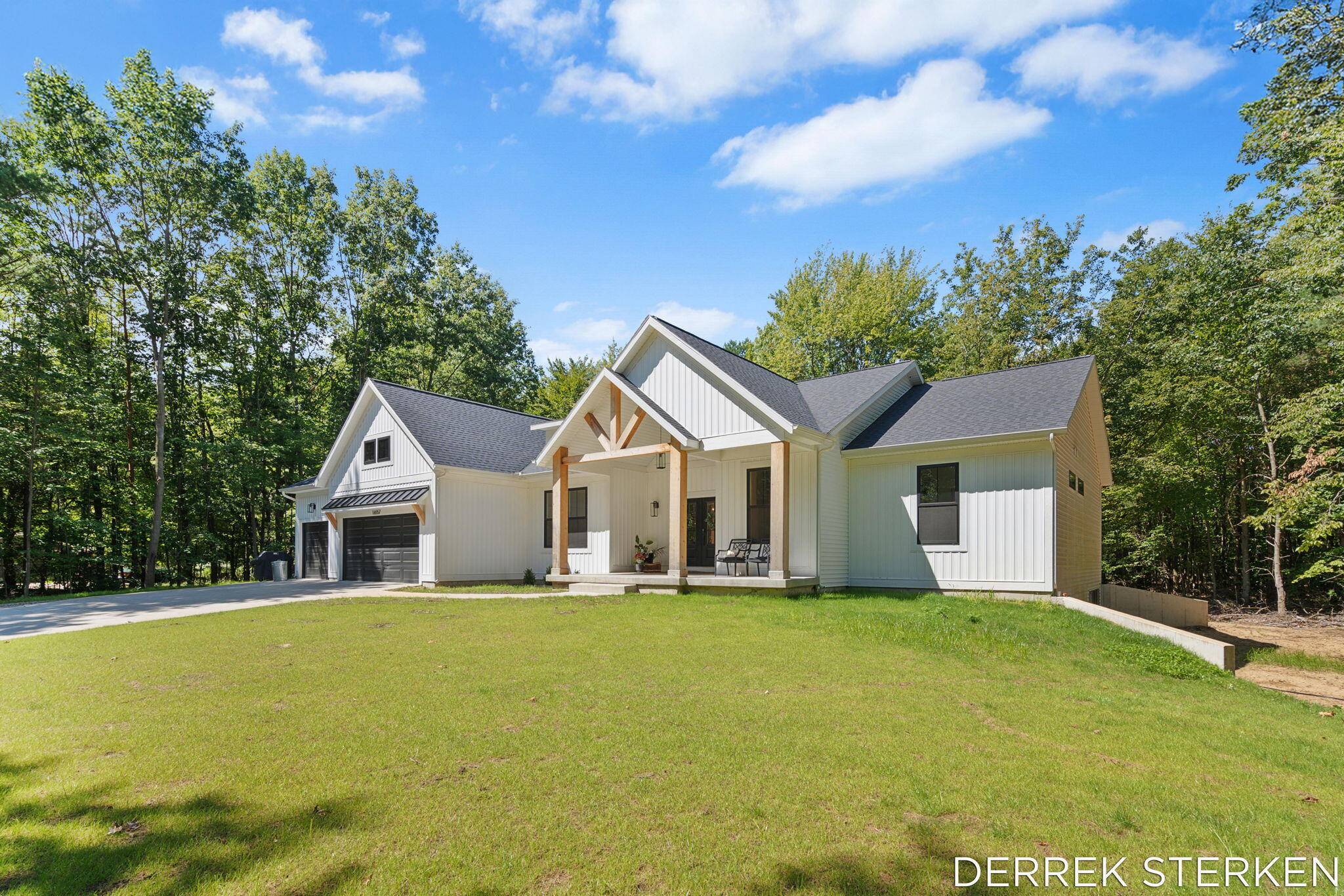 West Olive, MI 49460,16557 Sheldon Sands CT