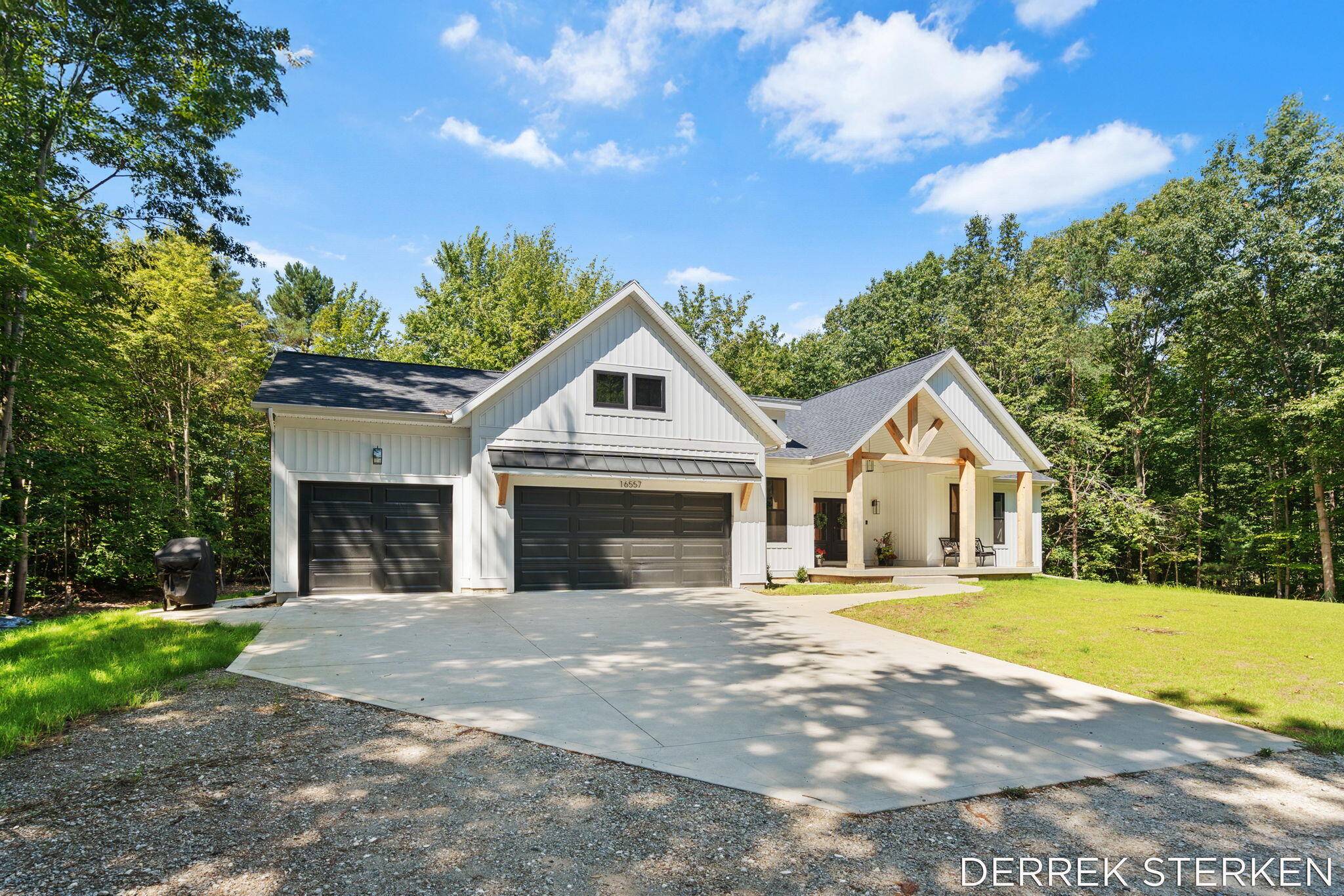 West Olive, MI 49460,16557 Sheldon Sands CT