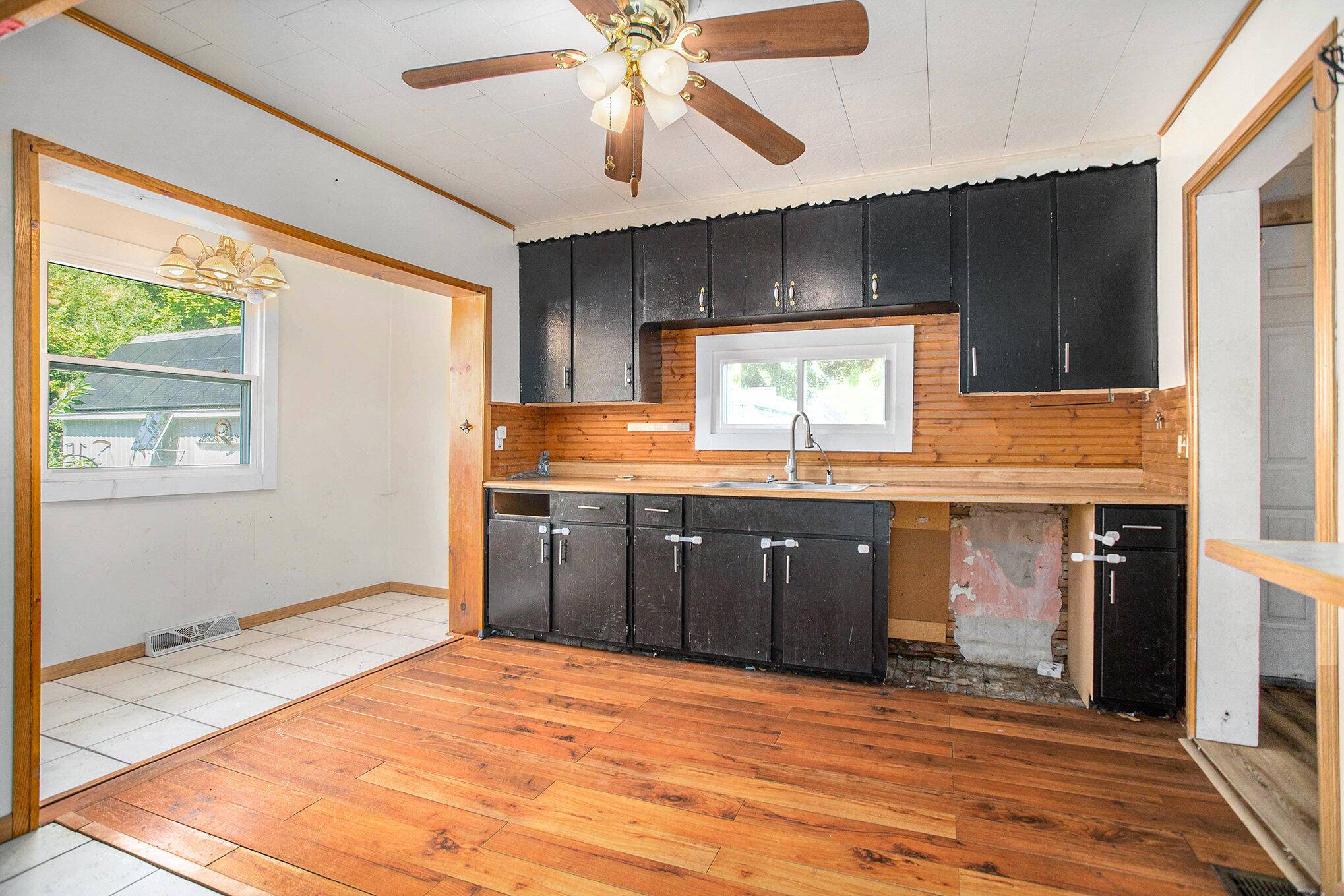 Battle Creek, MI 49037,210 Battle Creek AVE