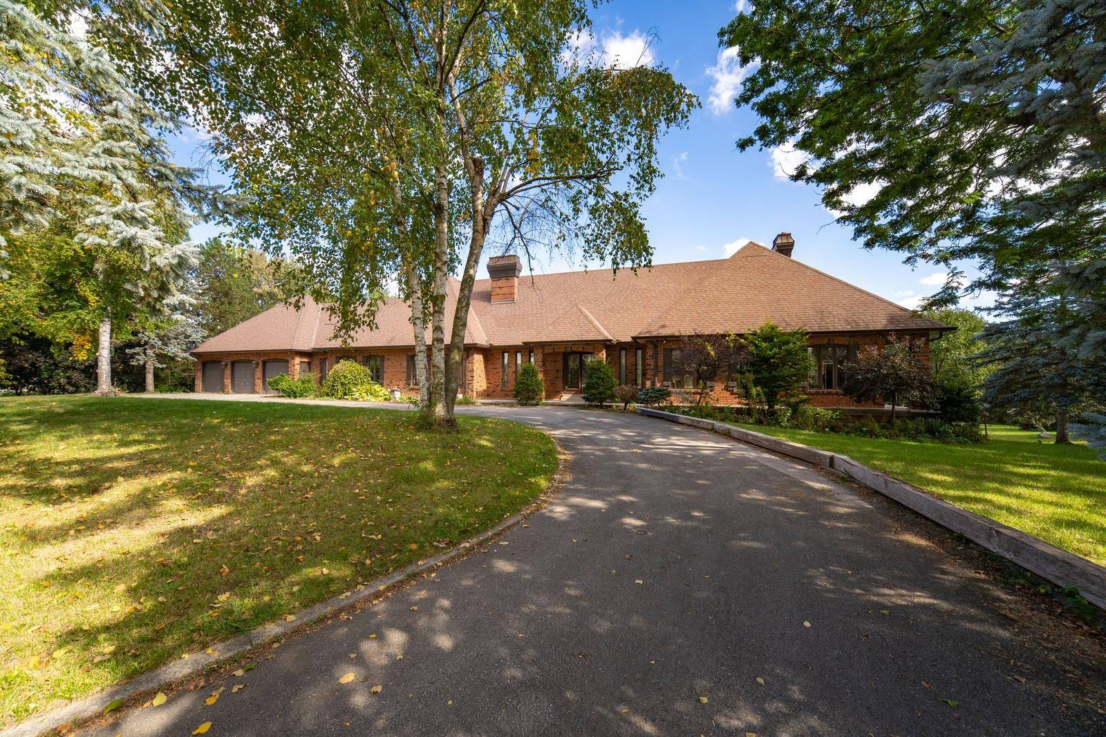 Brampton, ON L6P 0X8,8 Beamish CT