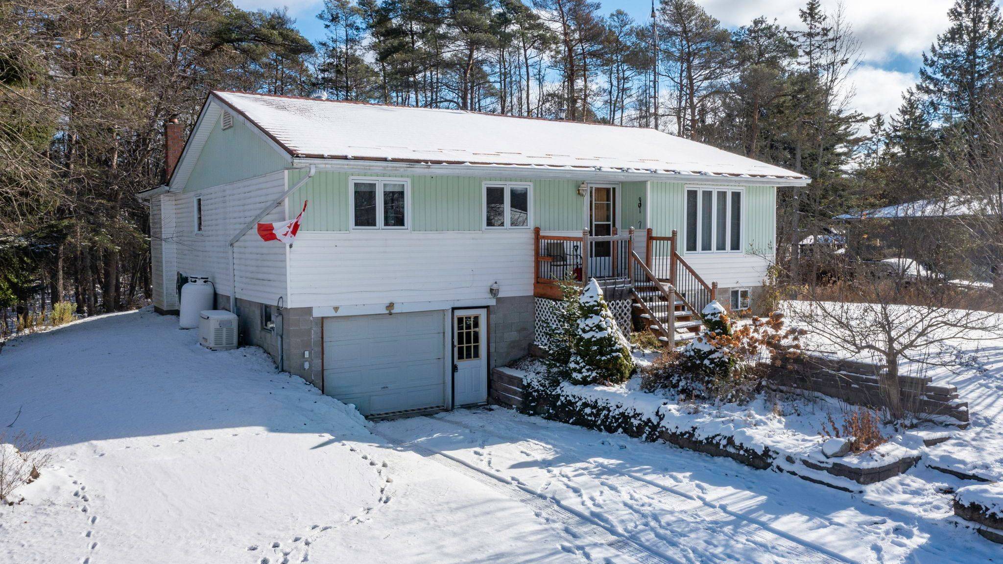 Seguin, ON P0C 1J0,25 Maple ST