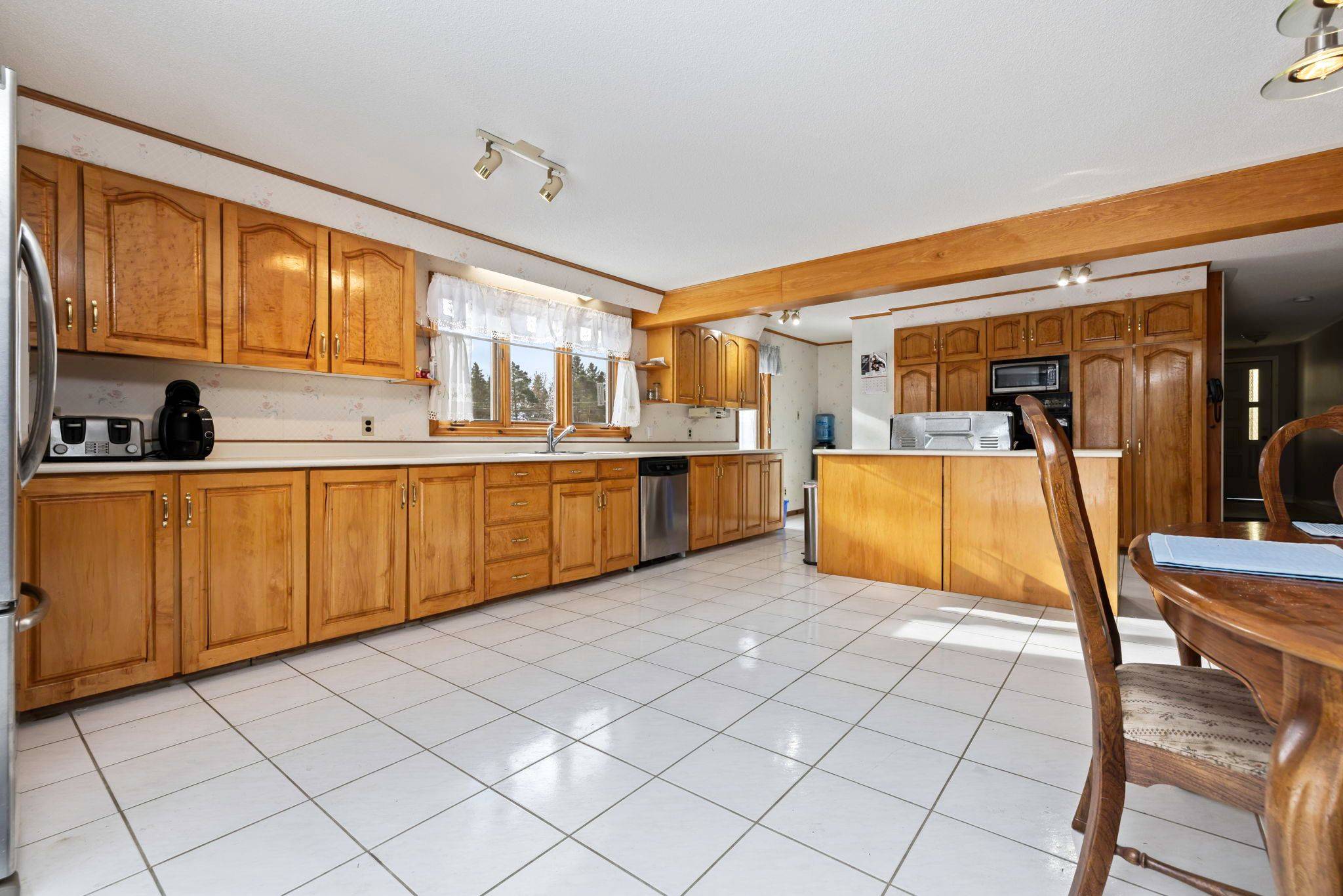 Seguin, ON P0C 1J0,25 Maple ST