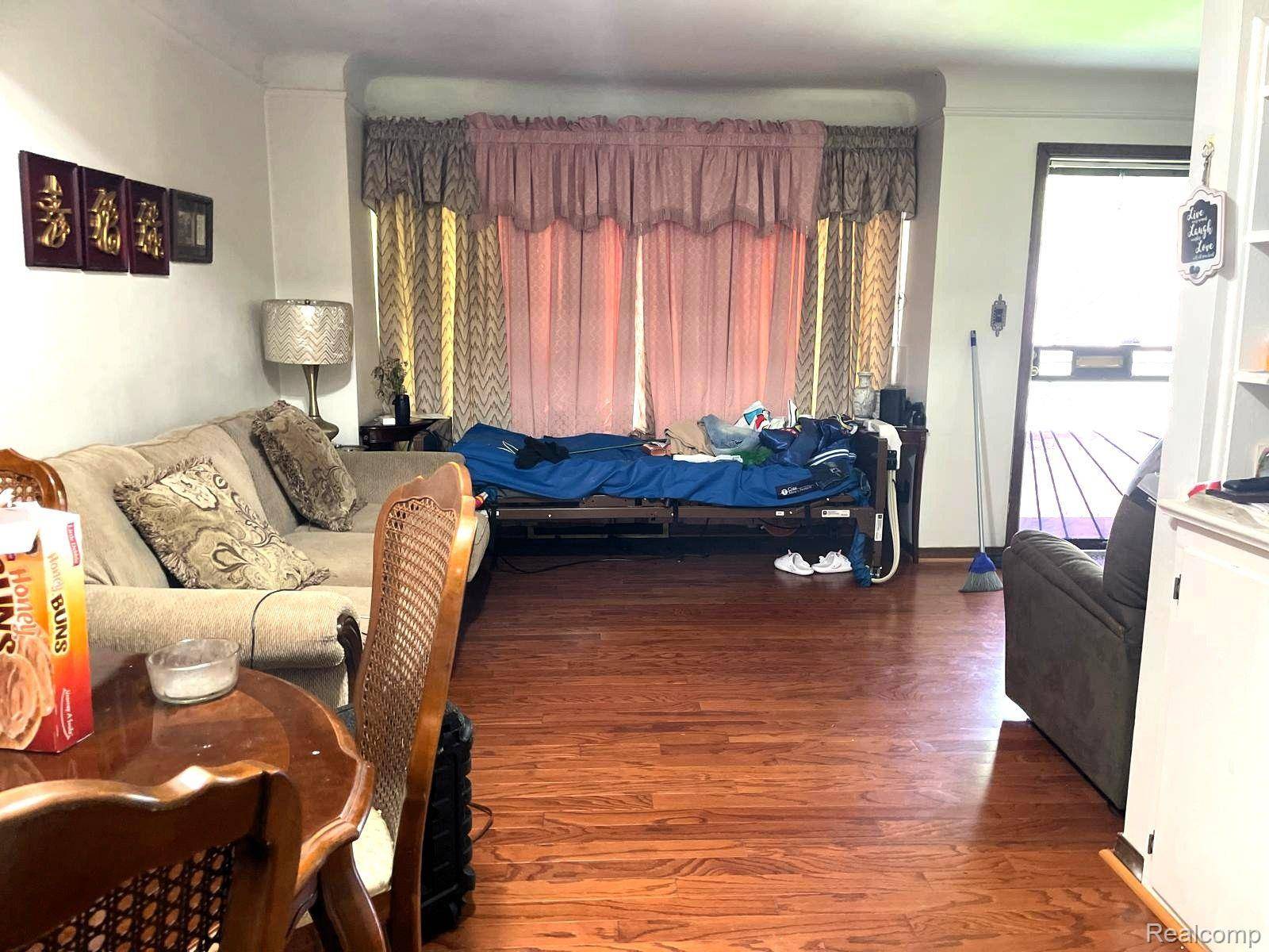 Detroit, MI 48219,19400 GREYDALE AVE