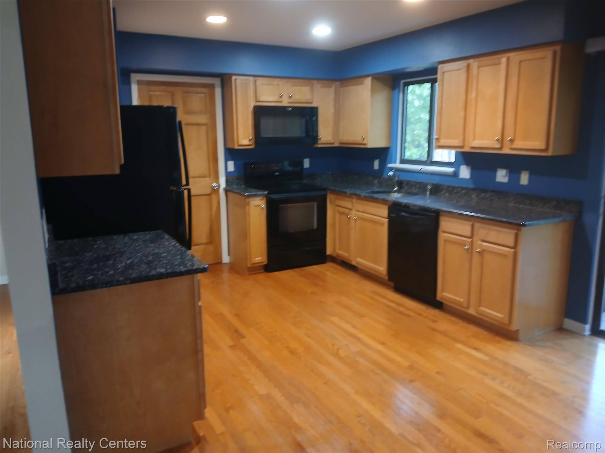 West Bloomfield, MI 48323,4161 Highland CT