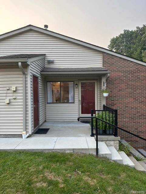 Brighton, MI 48116,390 S Spring Brooke DR #390