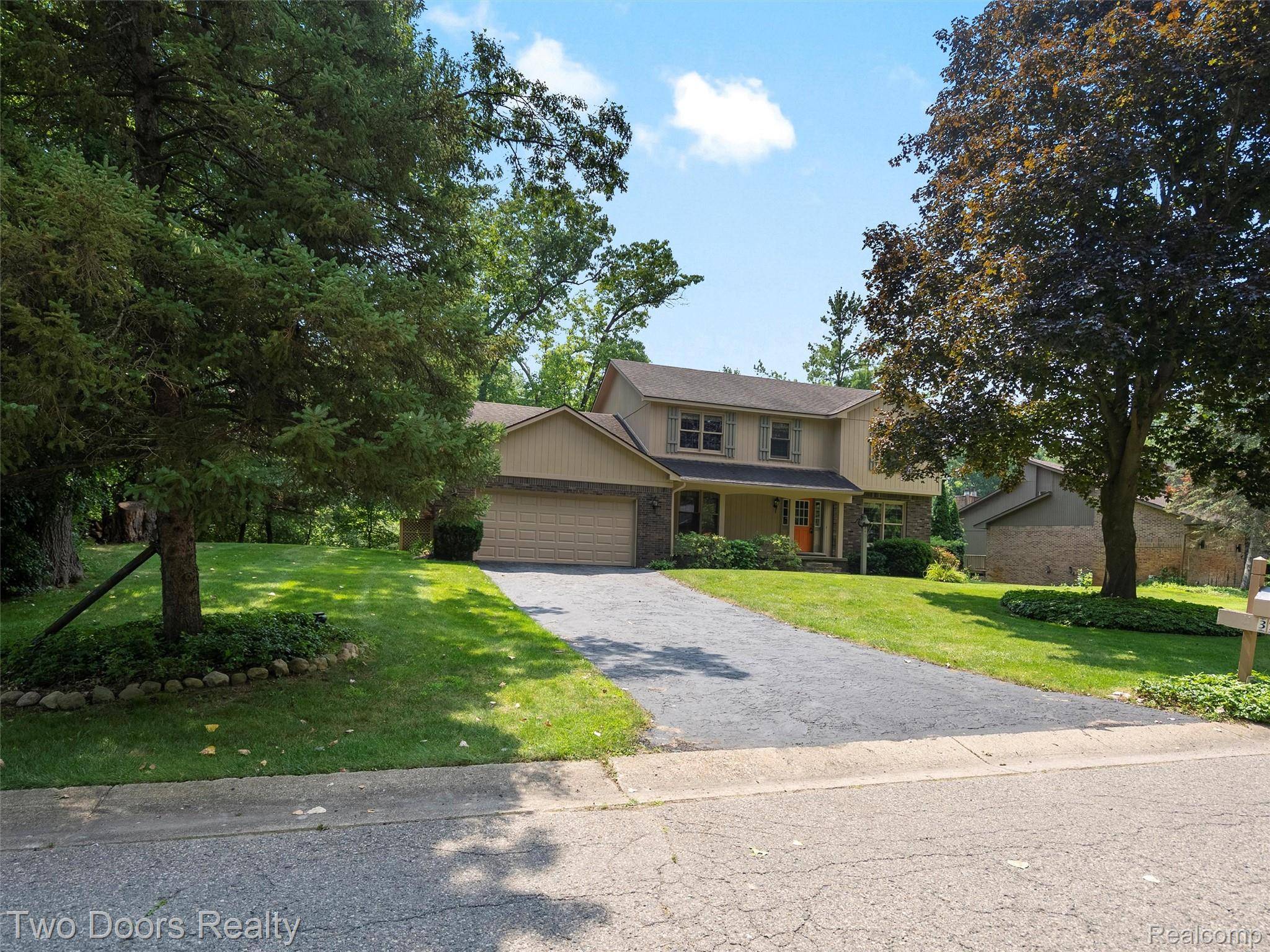 Rochester, MI 48306,373 Abbey Wood DR