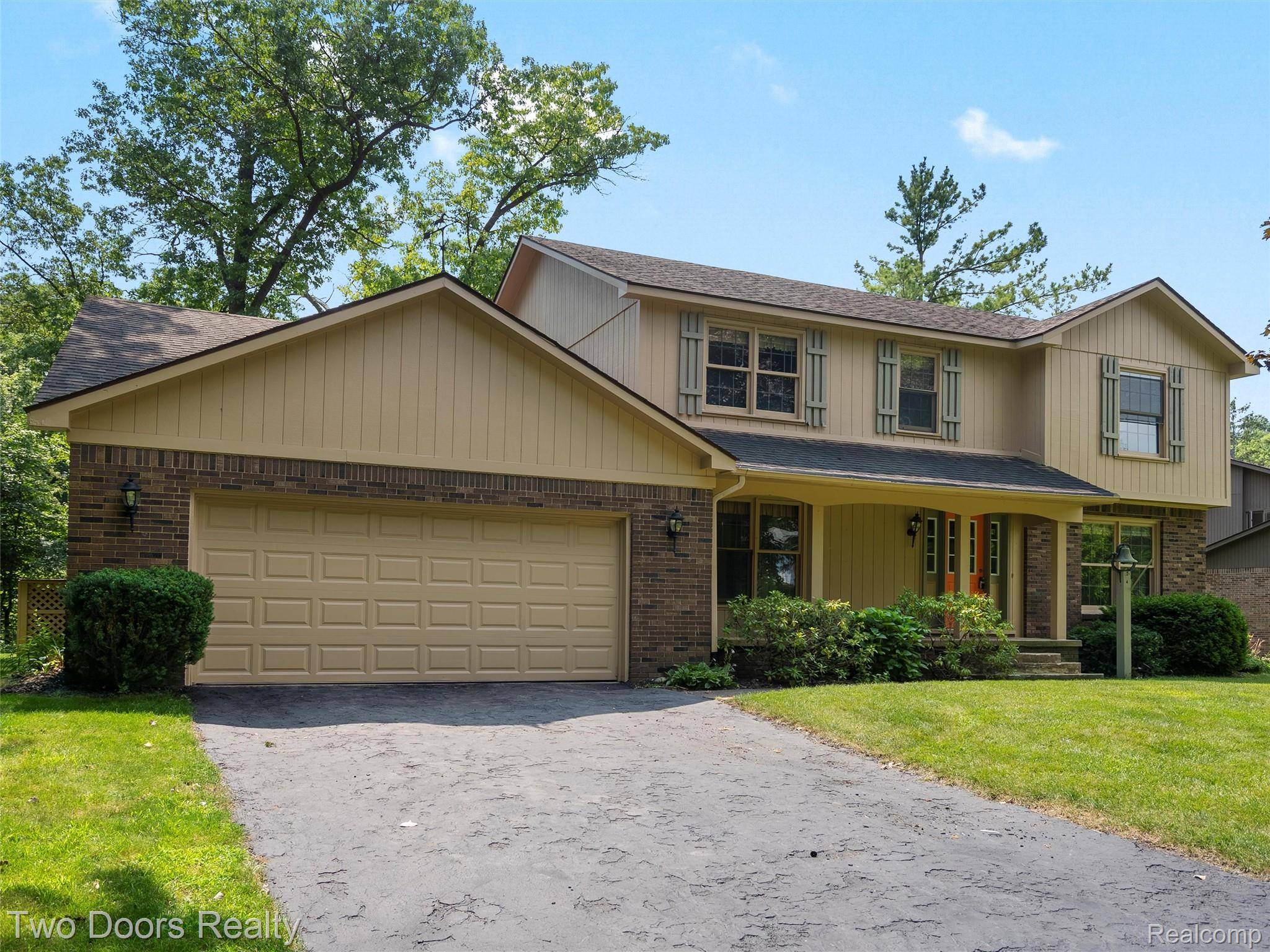 Rochester, MI 48306,373 Abbey Wood DR