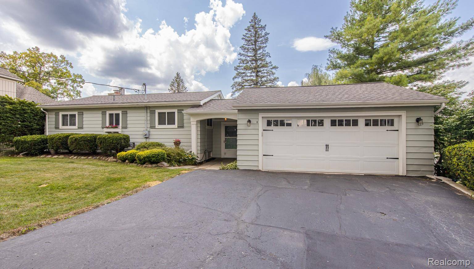 Davisburg, MI 48350,8701 Sherwood DR