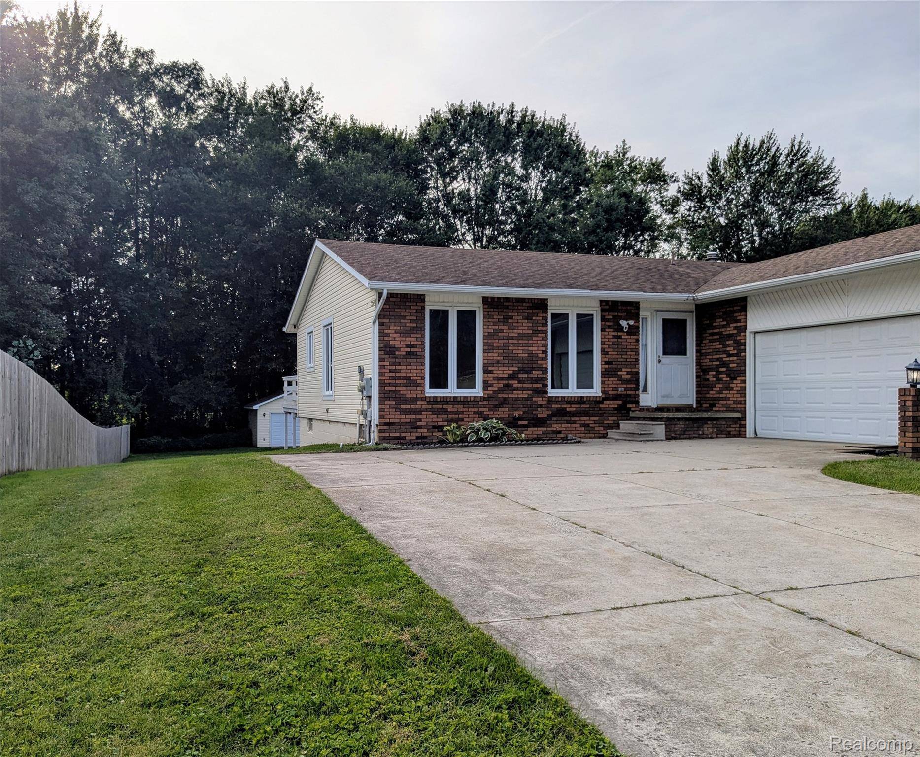 Almont, MI 48003,270 W Winds DR