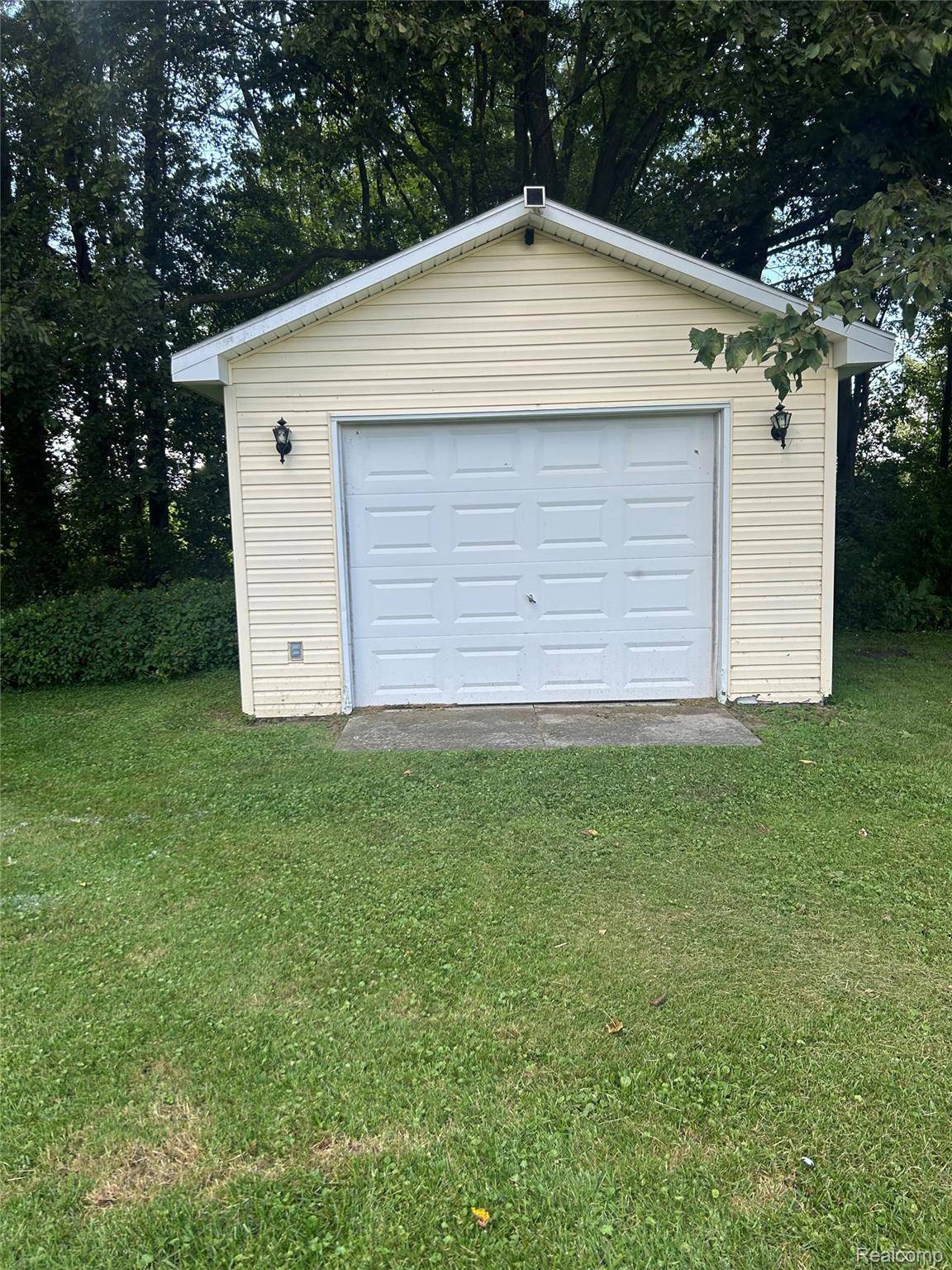 Almont, MI 48003,270 W Winds DR