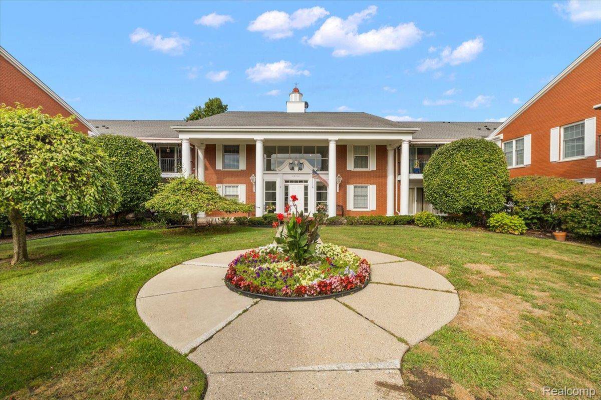 Beverly Hills, MI 48025,19710 W 13 Mile RD #202