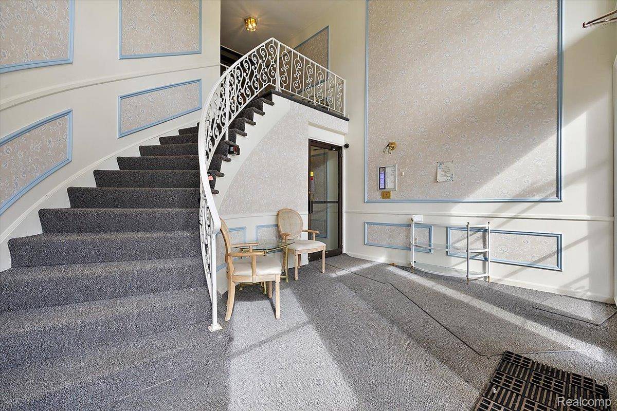 Beverly Hills, MI 48025,19710 W 13 Mile RD #202