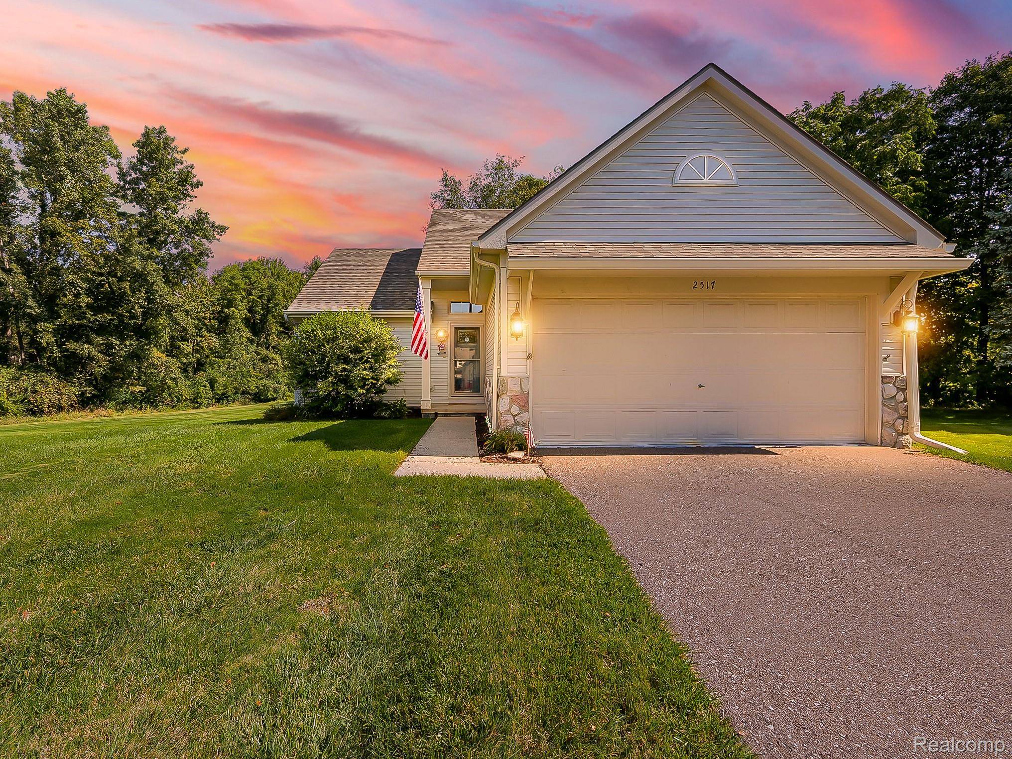 Wixom, MI 48393,2517 Pine DR