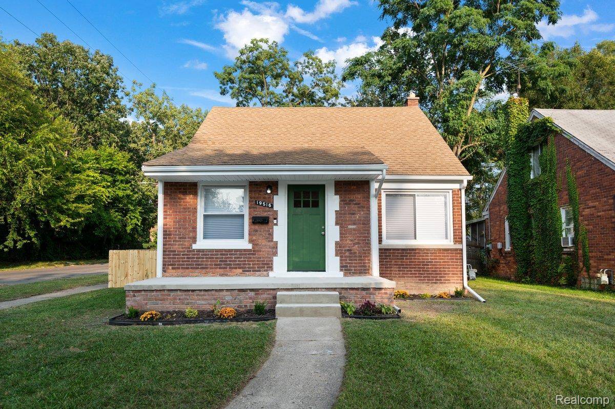Detroit, MI 48219,19516 Pierson ST