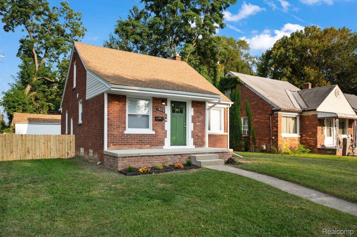 Detroit, MI 48219,19516 Pierson ST