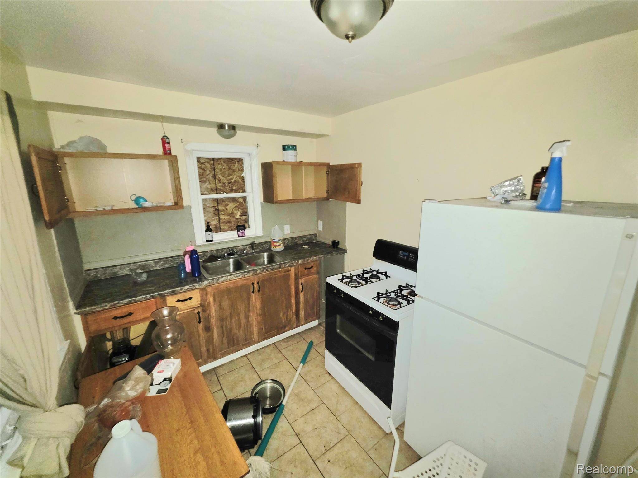 Detroit, MI 48235,17552 Ferguson ST