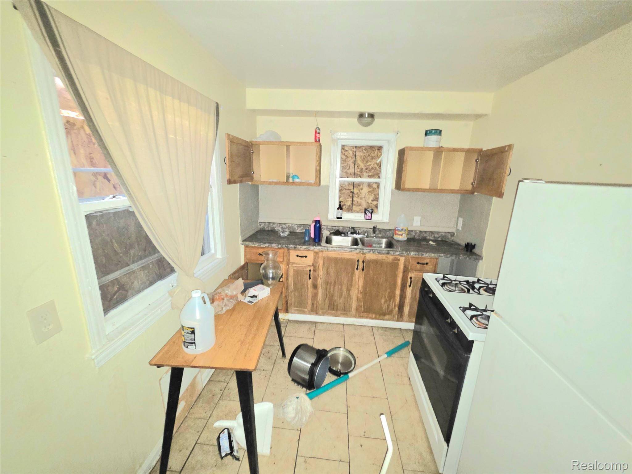 Detroit, MI 48235,17552 Ferguson ST