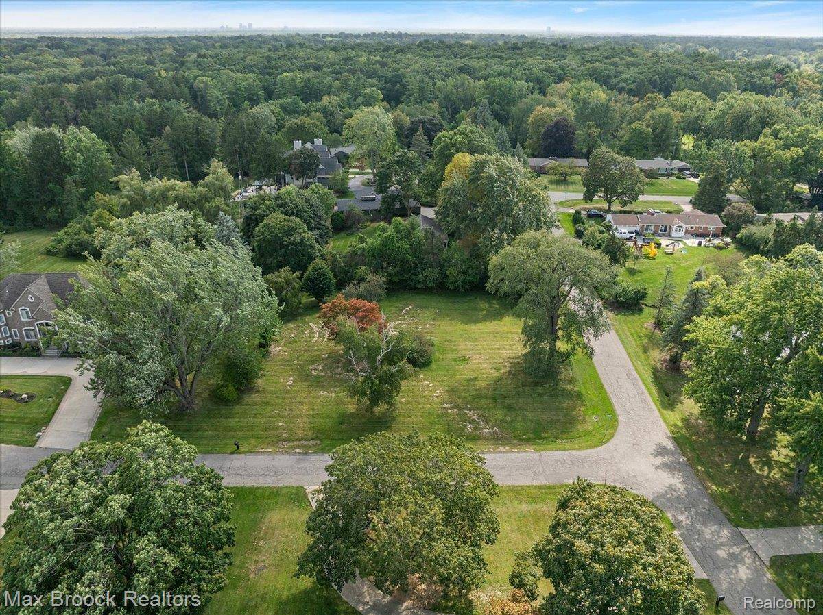 Bloomfield Hills, MI 48302,1027 Joanne CT