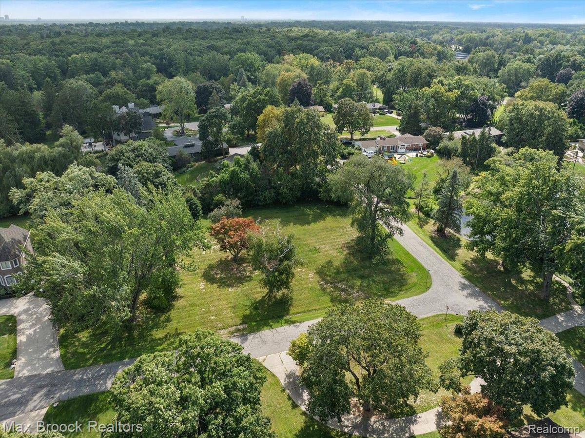 Bloomfield Hills, MI 48302,1027 Joanne CT