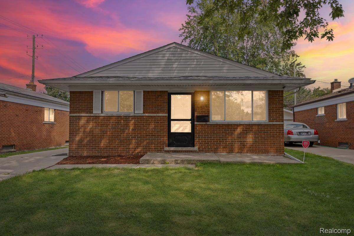 Center Line, MI 48015,7519 Superior