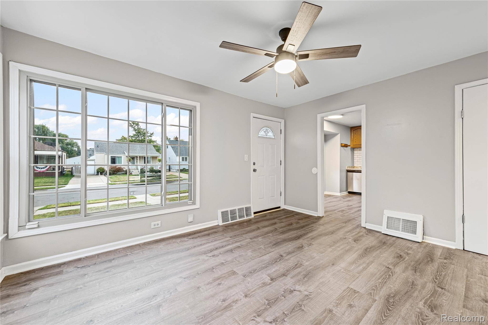 Lincoln Park, MI 48146,530 Mayflower AVE