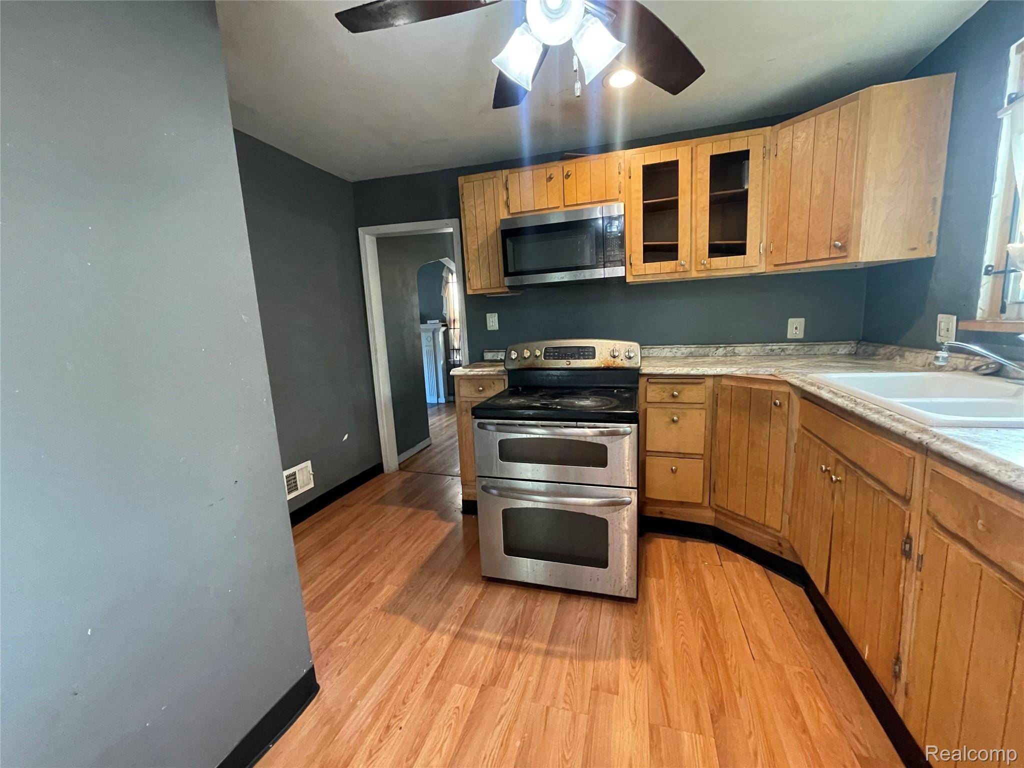 Detroit, MI 48224,10731 Roxbury ST