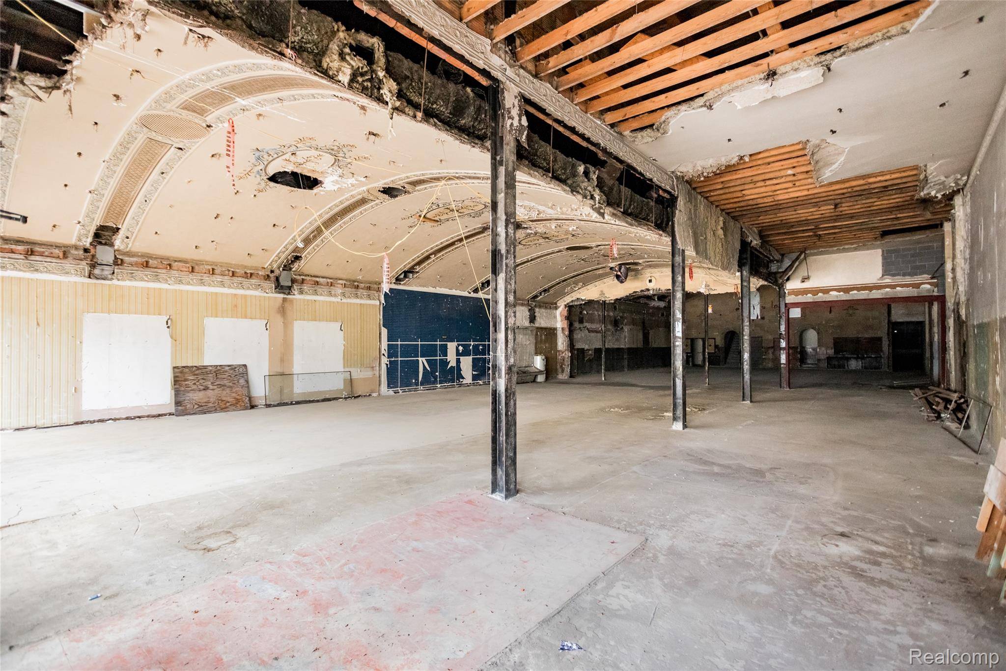 Detroit, MI 48202,6532 Woodward AVE