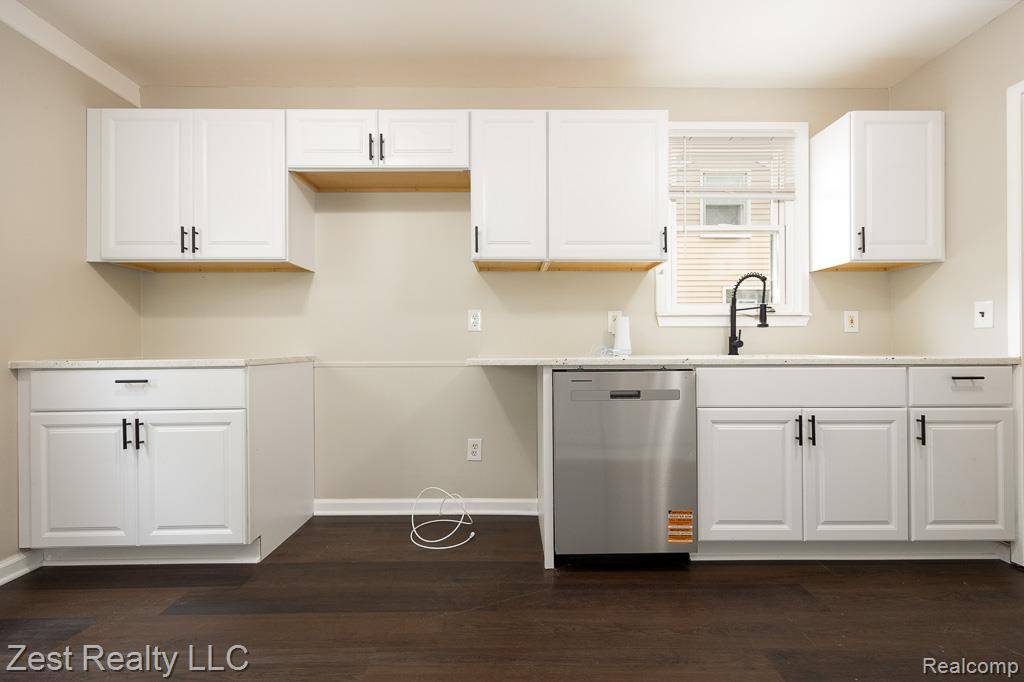 Harper Woods, MI 48225,19372 Kenosha ST