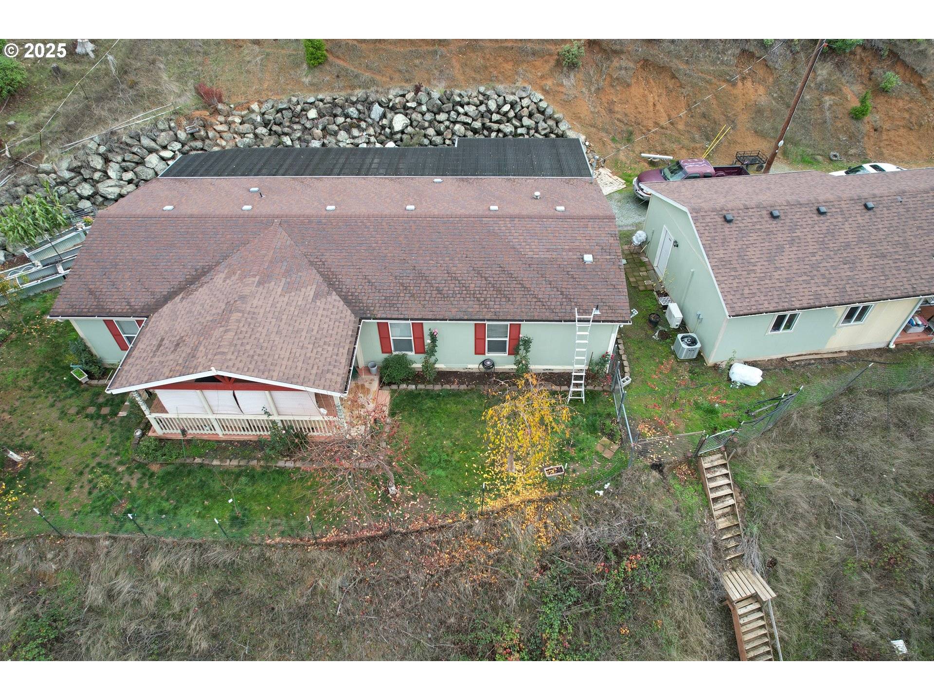 Riddle, OR 97469,1320 SHOESTRING RD