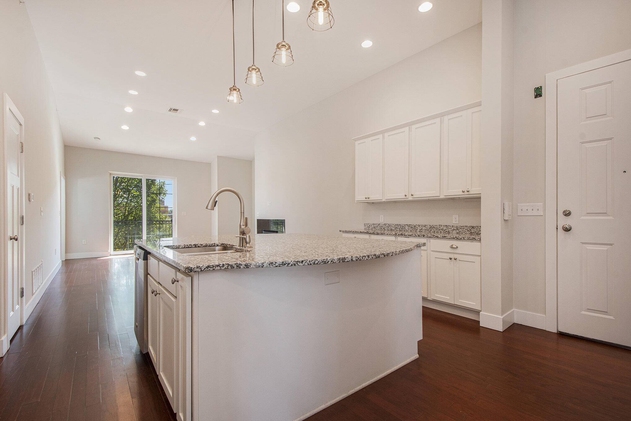 East Grand Rapids, MI 49506,735 Bagley AVE SE #8