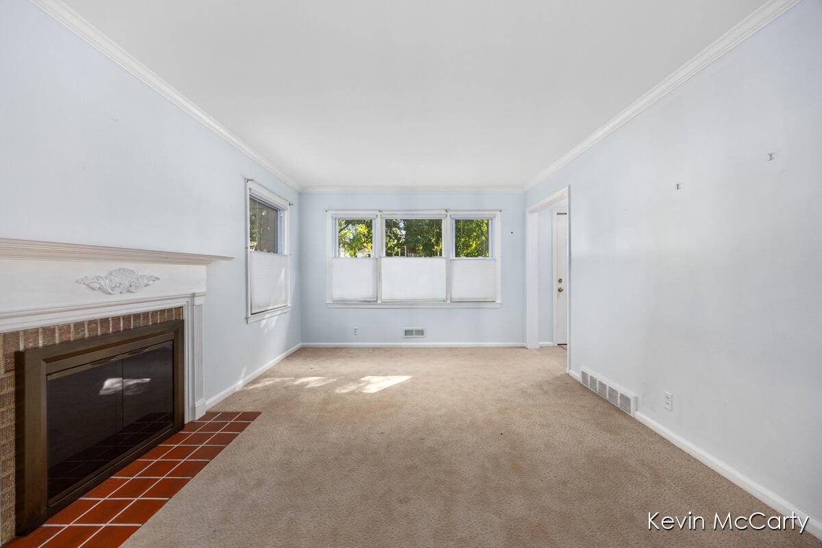 East Grand Rapids, MI 49506,1043 Floral AVE SE