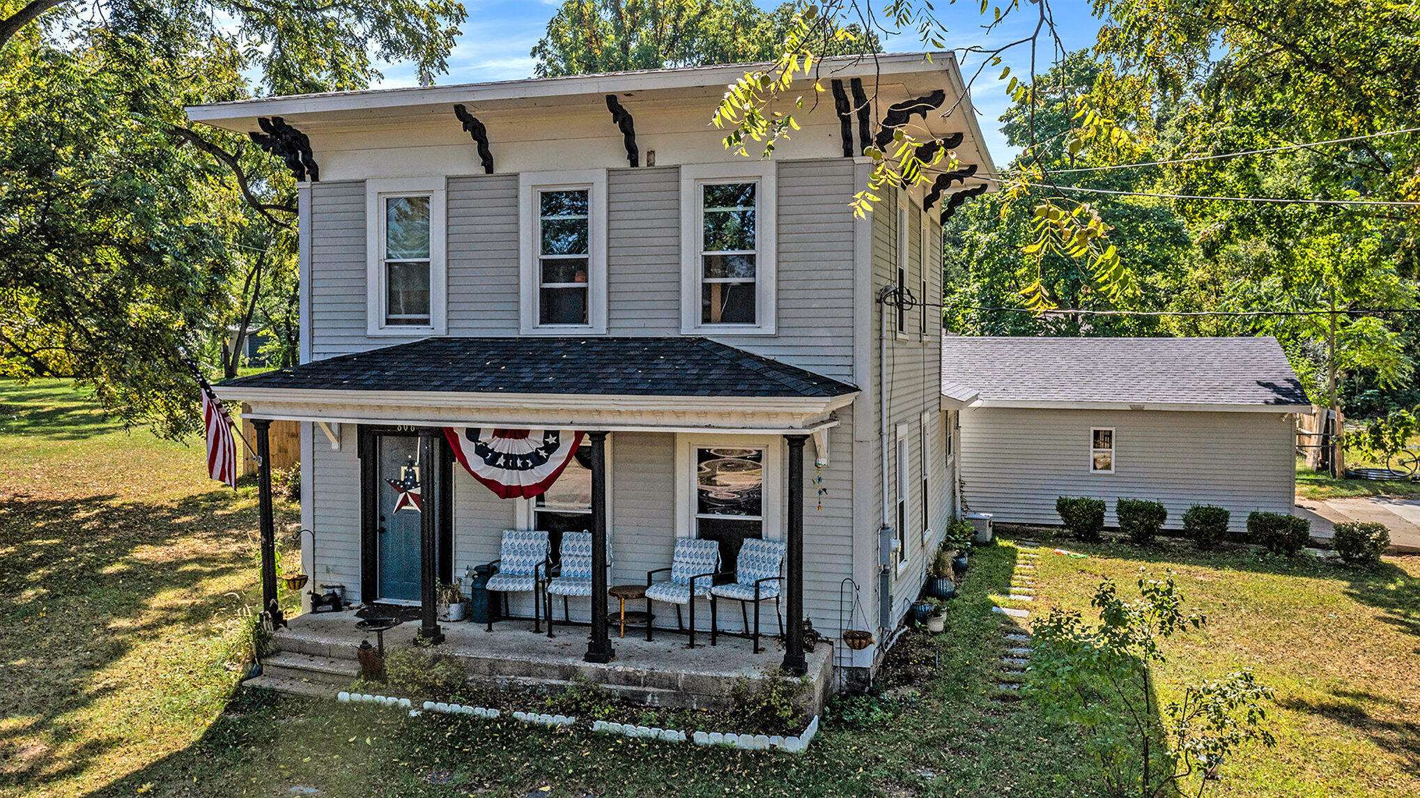 Lawton, MI 49065,806 E 3rd ST