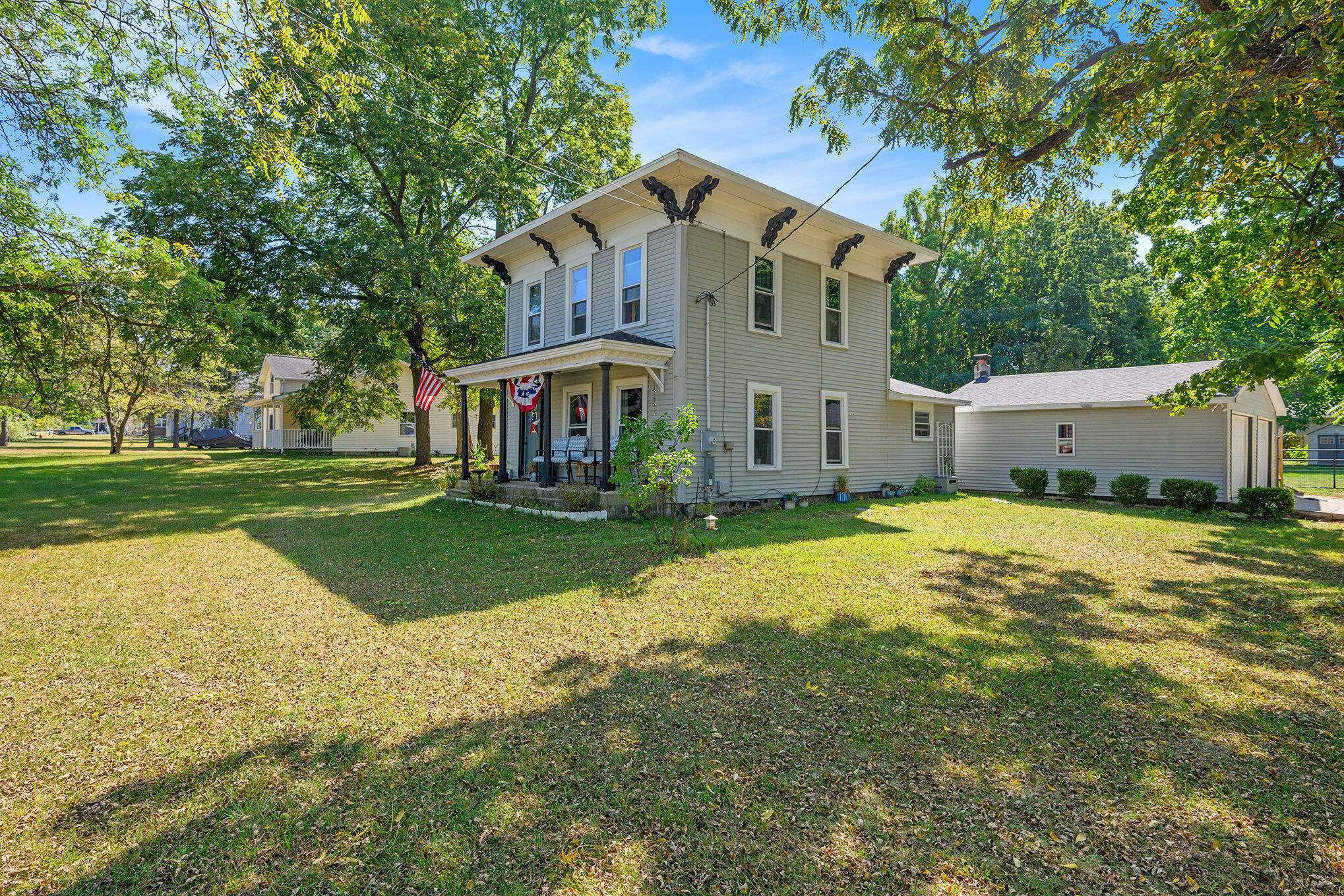 Lawton, MI 49065,806 E 3rd ST