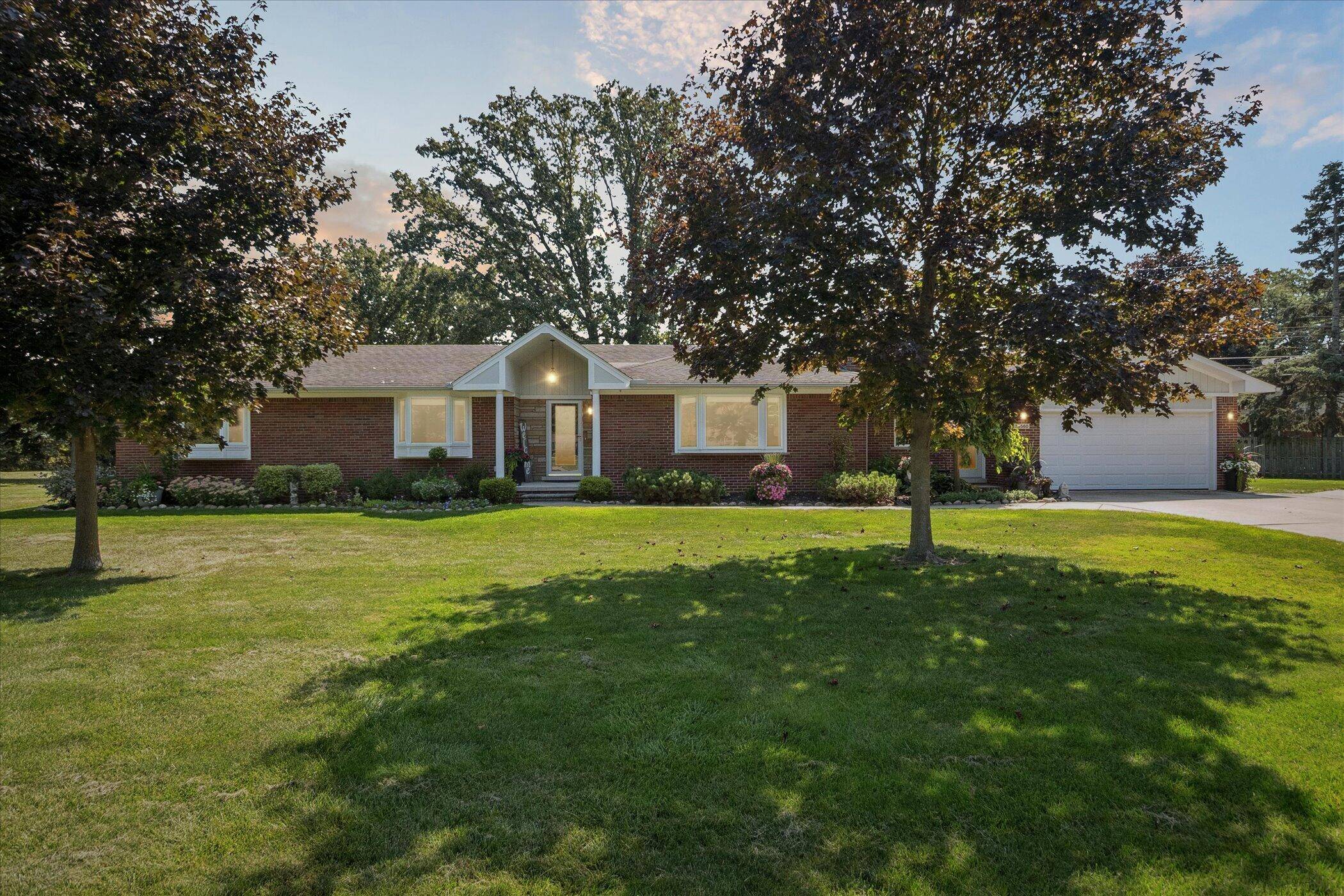 Clinton Twp, MI 48035,35560 Shangri La CT