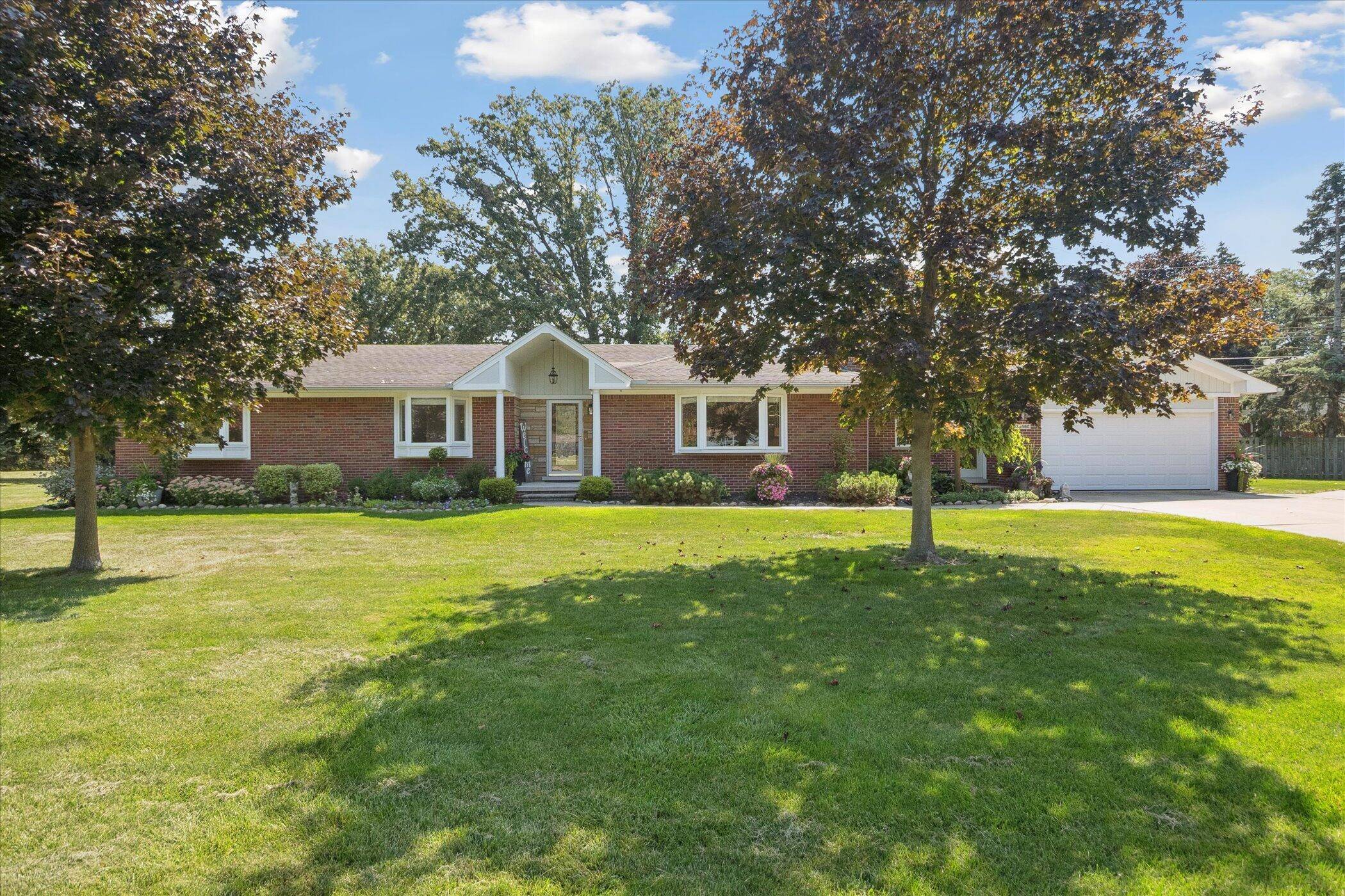 Clinton Twp, MI 48035,35560 Shangri La CT