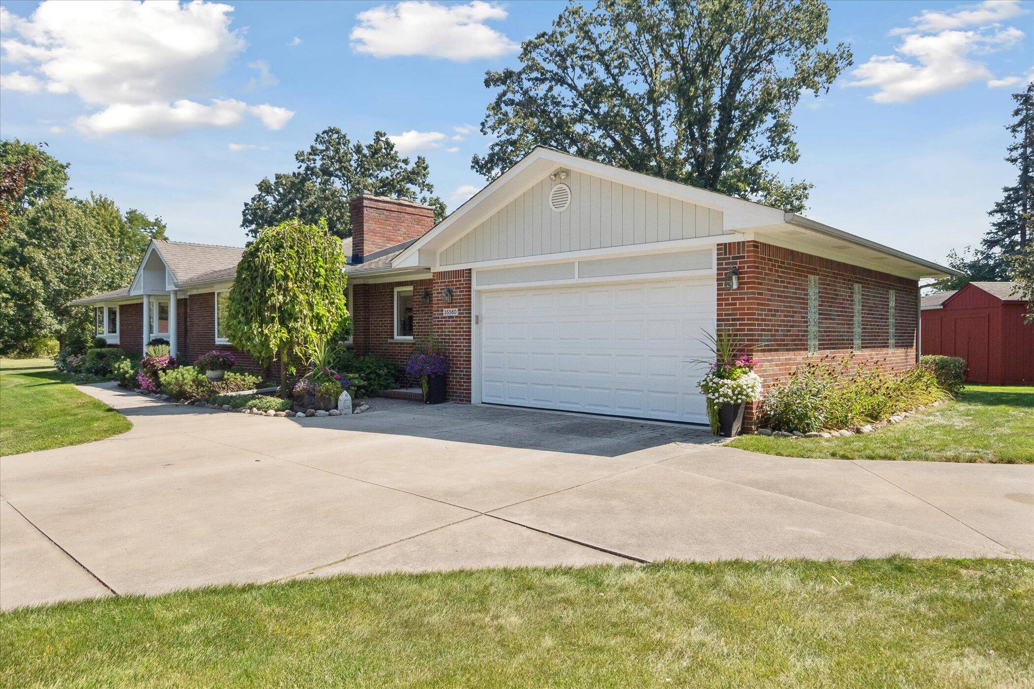 Clinton Twp, MI 48035,35560 Shangri La CT