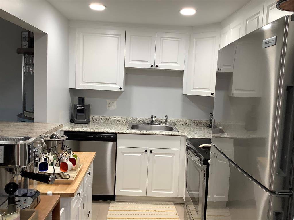 Lauderhill, FL 33319,4174 Inverrary Dr #309