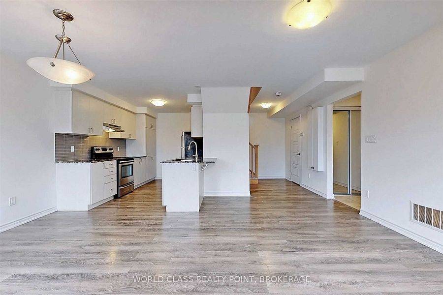 Kitchener, ON N2R 0L7,14 Daylily LN