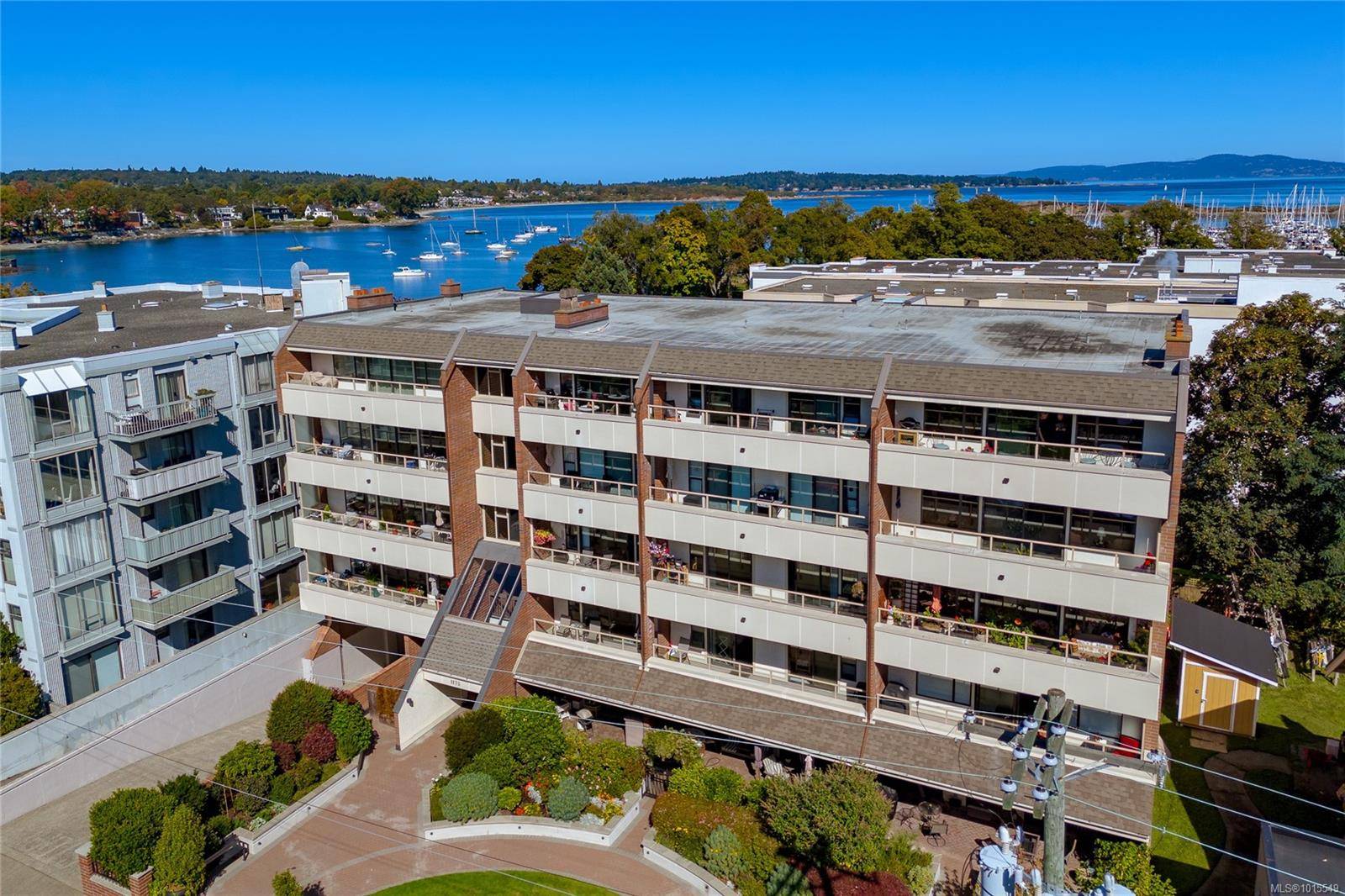 Oak Bay, BC V8S 5E6,1175 Newport Ave #503