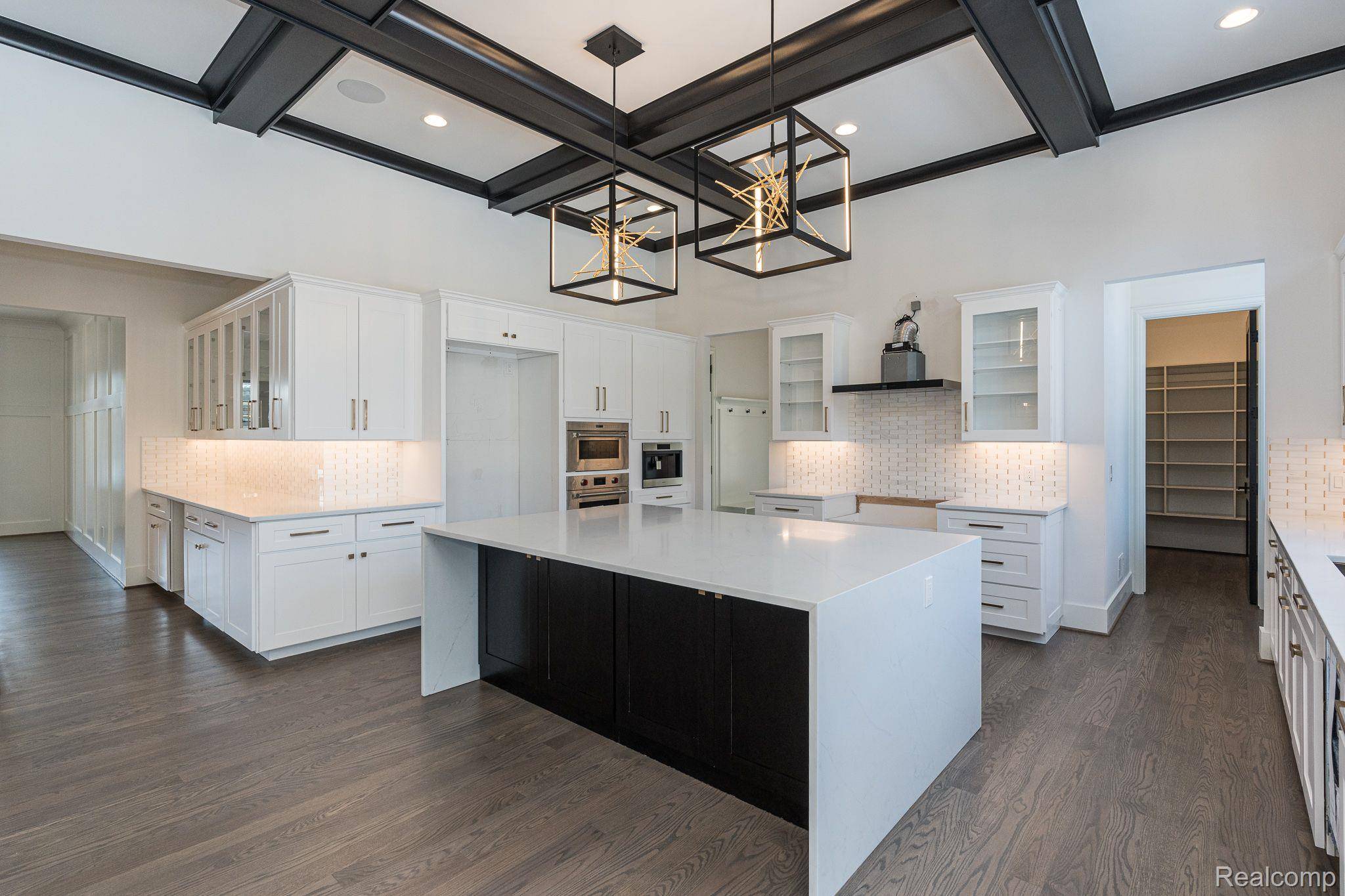 Rochester, MI 48306,2586 FAIRWAY