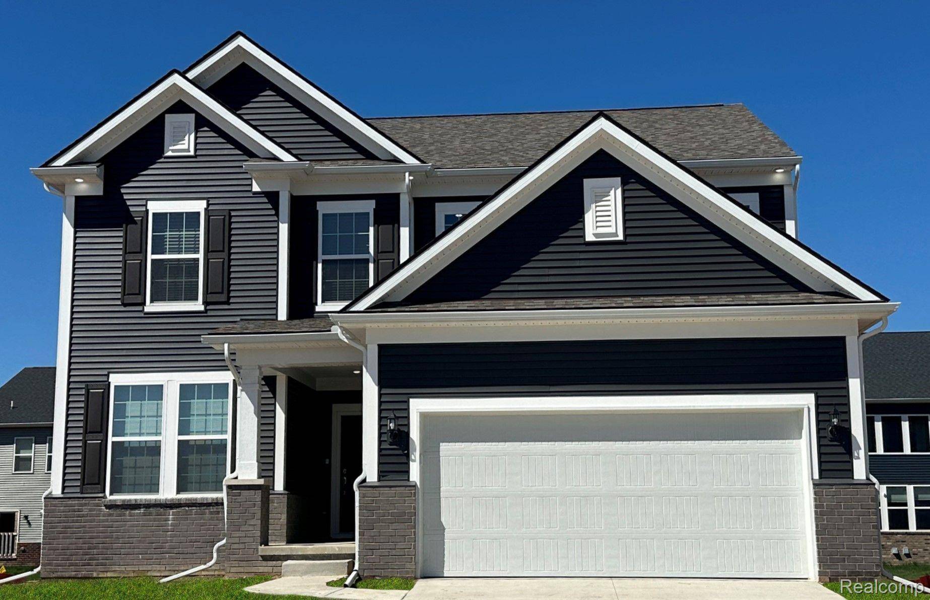 Saline, MI 48176,883 RISDON TRL S