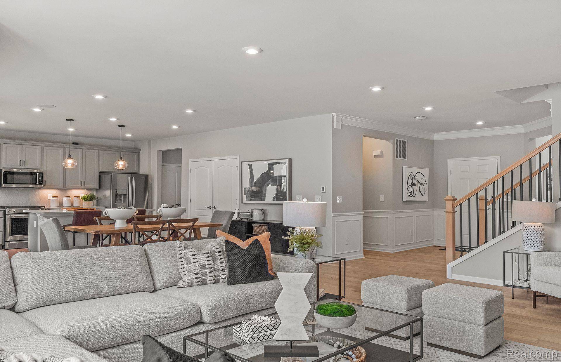 Saline, MI 48176,883 RISDON TRL S