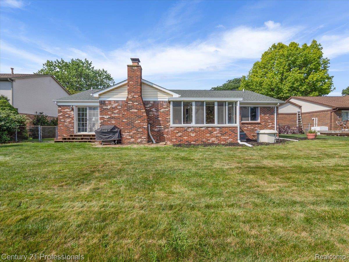 Fraser, MI 48026,15958 Kingston DR