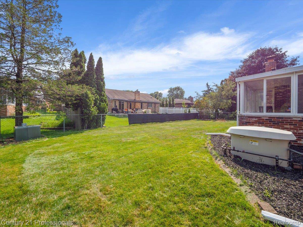 Fraser, MI 48026,15958 Kingston DR