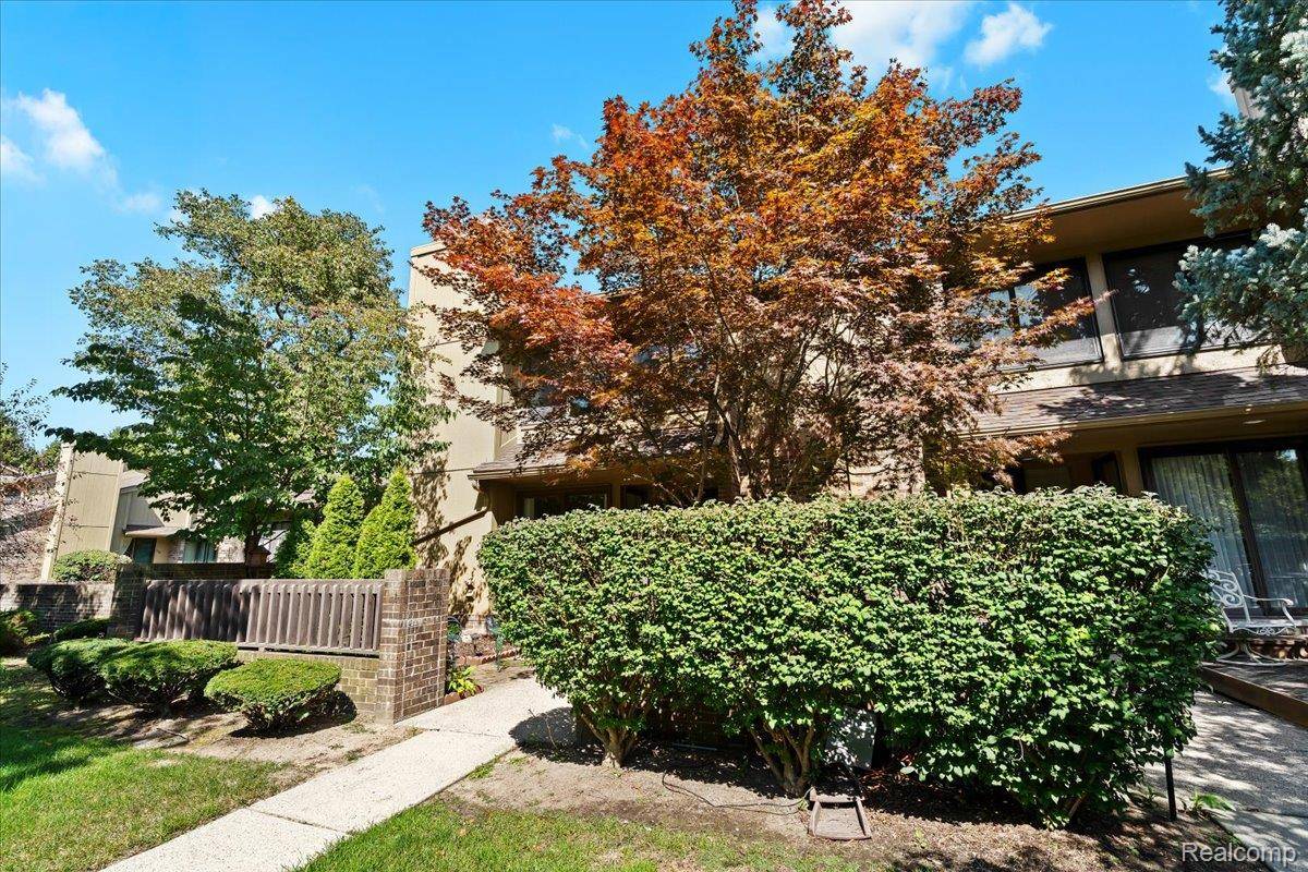 Bloomfield Hills, MI 48304,1737 S Hill Blvd BLVD E