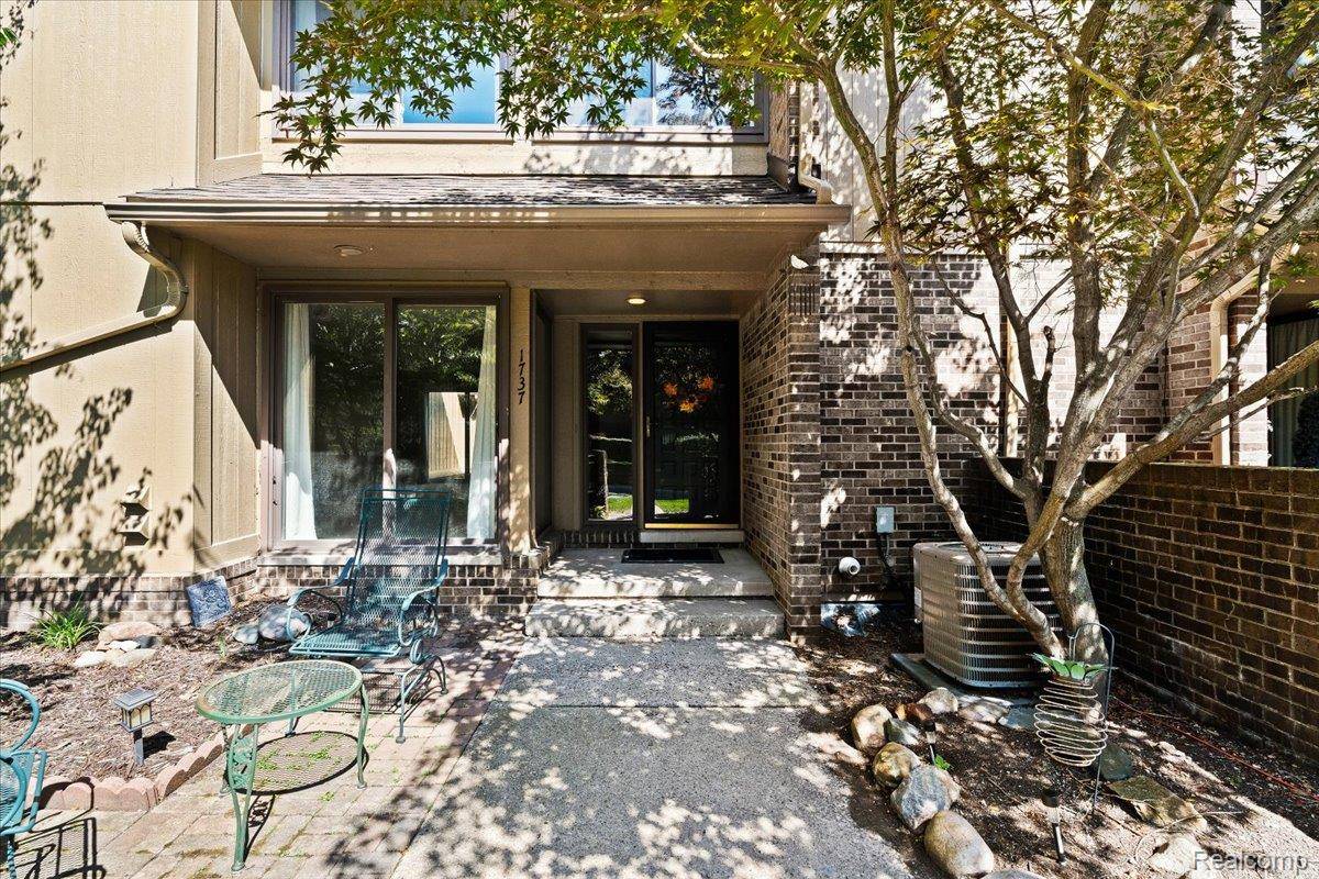 Bloomfield Hills, MI 48304,1737 S Hill Blvd BLVD E