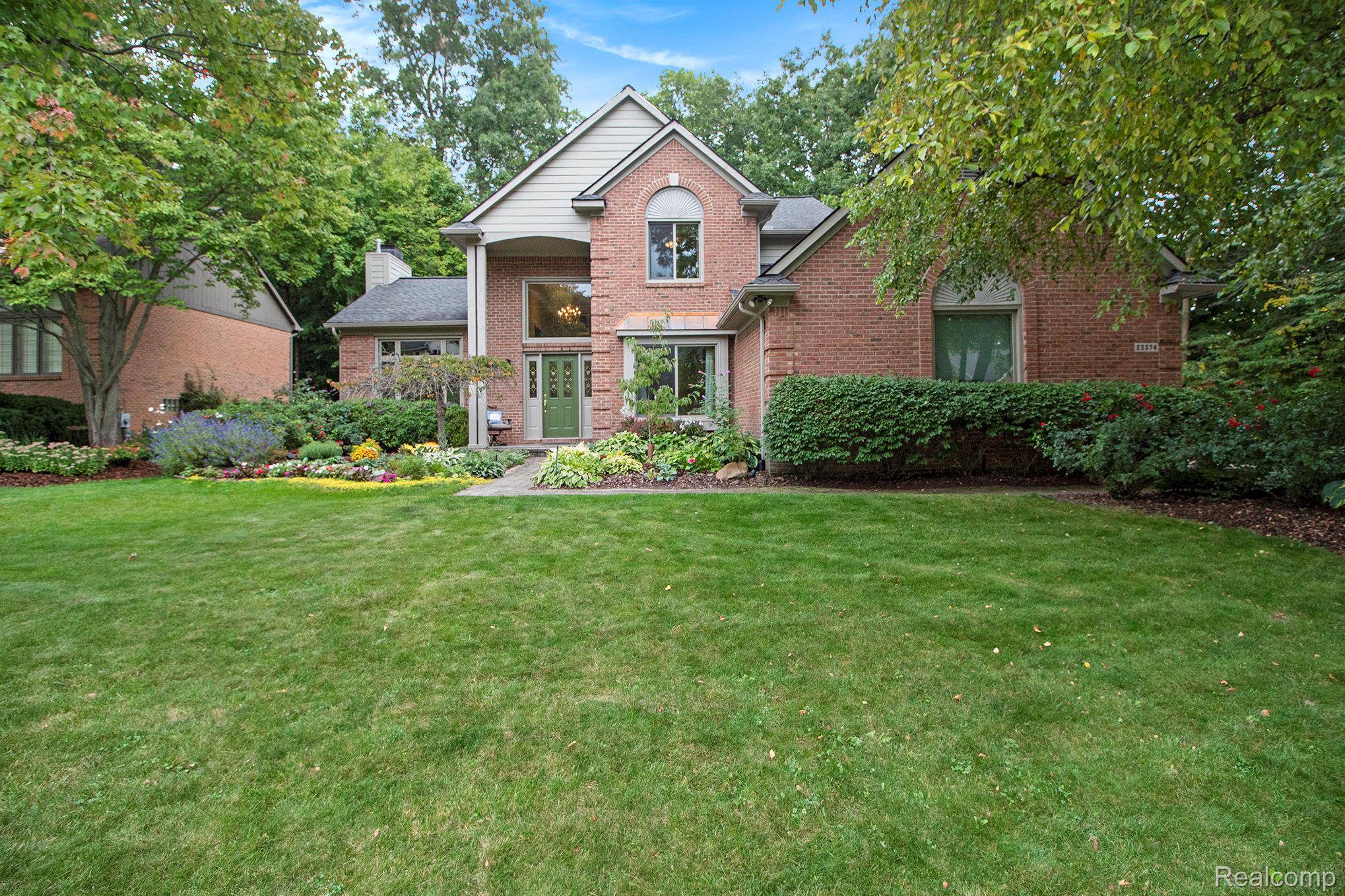 Novi, MI 48375,23374 Winnsborough