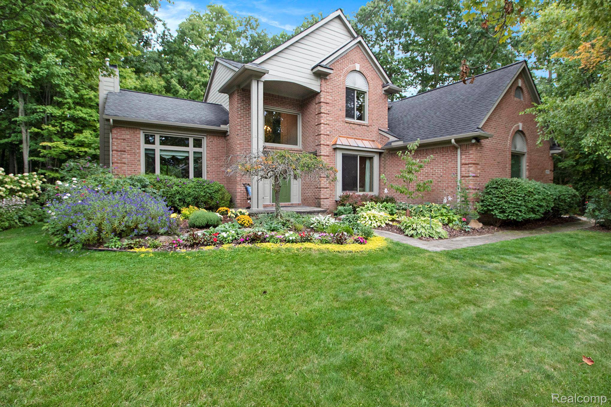 Novi, MI 48375,23374 Winnsborough