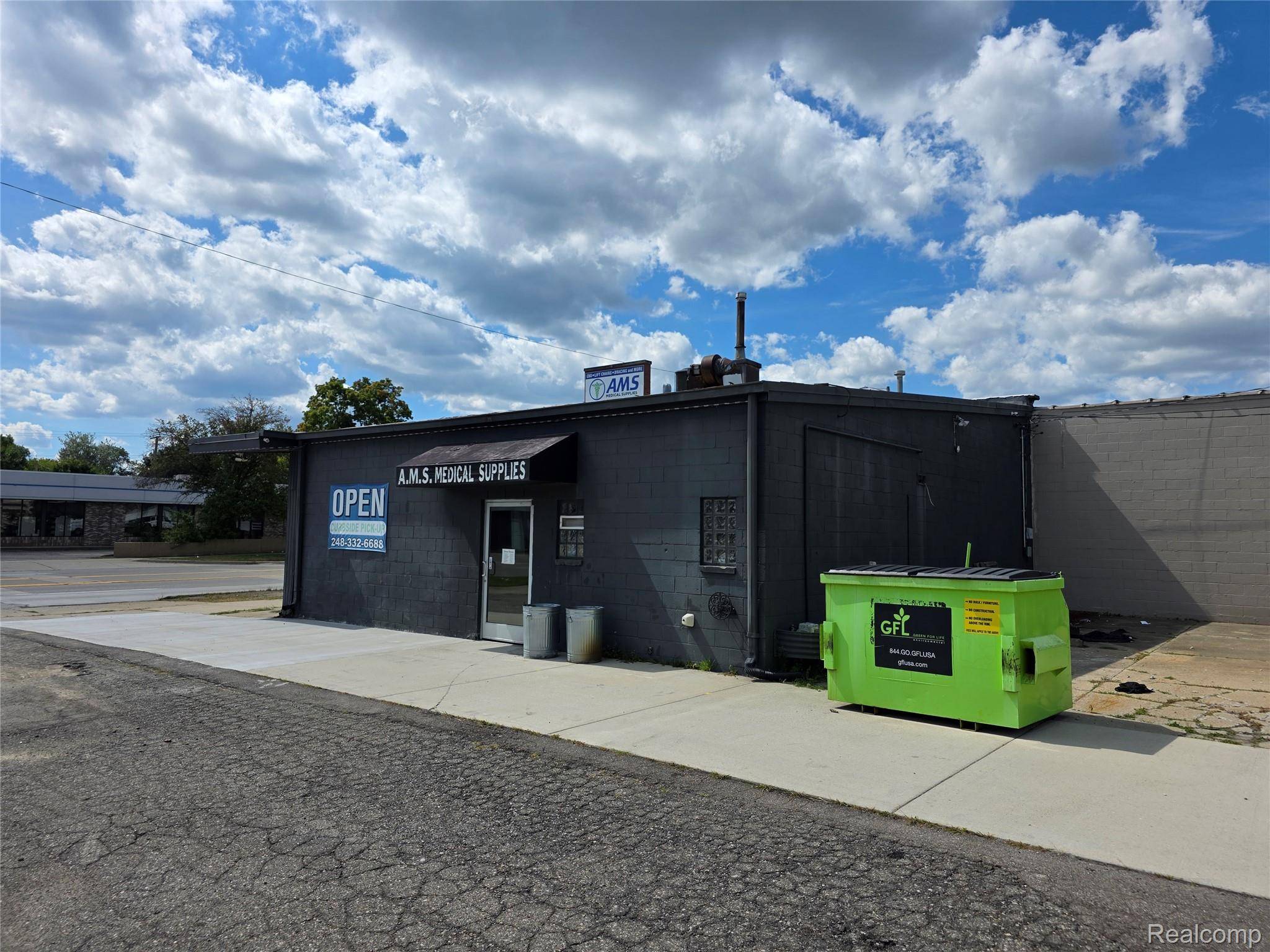 Waterford, MI 48328,1028 W Huron ST